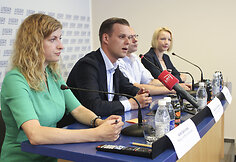 G.Landsbergio ir iniciatyvinės grupės dėl para&scaron;ų rinkimo prie&scaron; Baltarusijos AE atstovų spaudos konferencija