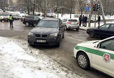 Vilniuje susidūrė „Honda“ ir BMW