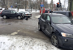 Vilniuje susidūrė „Honda“ ir BMW