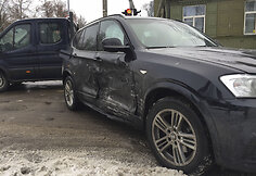 Vilniuje susidūrė „Honda“ ir BMW