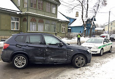 Vilniuje susidūrė „Honda“ ir BMW