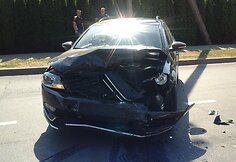 Antradienį apie vidurdienį Panerių ir Vytauto gatvių sankryžoje, Jonavoje, įvyko automobilių avarija.