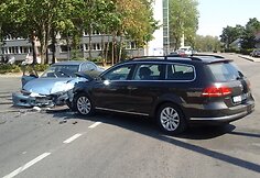 Antradienį apie vidurdienį Panerių ir Vytauto gatvių sankryžoje, Jonavoje, įvyko automobilių avarija.