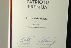 Ra&scaron;ytojai Kristinai Gudonytei  įteikta Patriotų premija už knygą &bdquo;Jie grįžta per pilnatį&ldquo;
