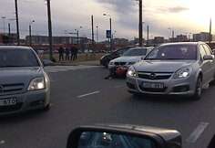 &Scaron;iaurės miestelyje susidūrė motociklas ir BMW automobilis