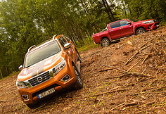 Pikapų testas – „Nissan Navara“ prieš „Toyota Hilux“