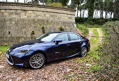 Atnaujintas &bdquo;Lexus IS&ldquo; automobilis