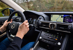 Atnaujintas &bdquo;Lexus IS&ldquo; automobilis