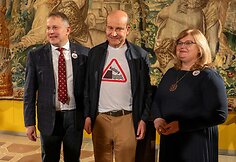 Kunigaik&scaron;tis Motiejus Radvila su muziejaus vadovu dr. Vydu Dolinsku, jo pavaduotoja dr. Ramune &Scaron;migelskyte-Stukiene