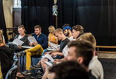 Miuziklo &bdquo;Rent&ldquo; repeticijos akimirka