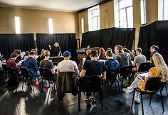 Miuziklo &bdquo;Rent&ldquo; repeticijos akimirka