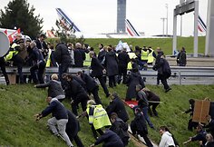 Sprendimas apie beveik 3 tūkst. žmonių atleidimą „Air France“ darbuotojus įsiutino