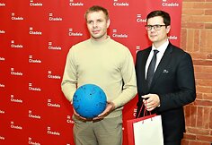 Piniginius apdovanojimus gavo ir 4-8 vietas parolimpiadoje užėmę sportininkai