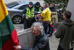 Minint nacionalinio tibetiečių sukilimo 60-metį vyko piketas prie Kinijos ambasados Vilniuje