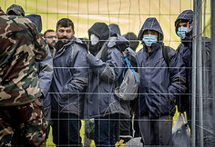 I&scaron; Rūdninkų migrantų stovyklos (&Scaron;alčininkų r.) gyventojai i&scaron;keliami į Kybartų (Vilkavi&scaron;kio r.) užsieniečių registracijos centrą