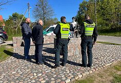 Merkinėje dažais apipiltas paminklas partizanų vadui Adolfui Ramanauskui-Vanagui