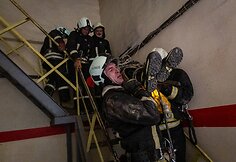 Vilniuje, buvusios įmonės &bdquo;Audėjas&ldquo; teritorijoje, vyko kontrolinės taktinės ugniagesių gelbėtojų pratybos. 