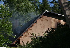 Bezdonių kaime (Vilniaus r.) degė ekologi&scaron;kas namas
