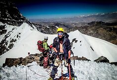 Fotožurnalistas Vidmantas Balkūnas rengia reportažą apie alpinistus kopiančius į Pamyro kalnuose esančią Čiurlionio vi&scaron;ukalnę