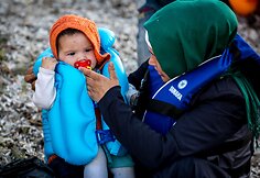Migrantai ruo&scaron;iasi plaukti per i&scaron;orinę Europos sąjungos sieną