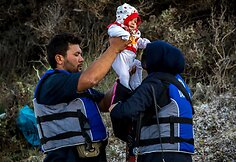 Migrantai ruo&scaron;iasi plaukti per i&scaron;orinę Europos sąjungos sieną