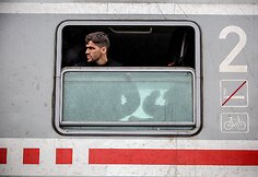 Migrantų portretai Tovarniko (Kroatija) geležinkelio stotyje