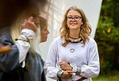 Festivalio &bdquo;Mėnuo juodaragis&ldquo; dalyviai ir žiūrovai