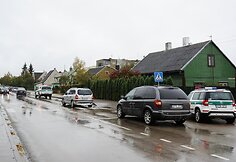 Automobilis „Opel“ partrenkė moterį