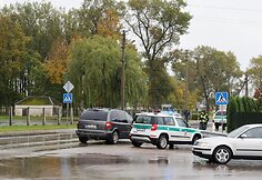 Automobilis „Opel“ partrenkė moterį