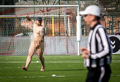 Per varžybas nuogas sirgalius i&scaron;bėgo į LFF stadioną 