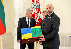Dalia Grybauskaitė susitiko su Ukrainos kariais savanoriais