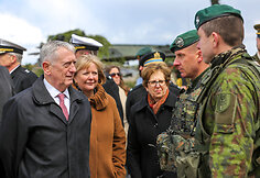 JAV Gynybos sekretoriaus J. Mattis vizitas  poligone Pabradėje