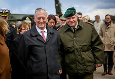 JAV Gynybos sekretoriaus J. Mattis vizitas  poligone Pabradėje