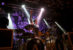 &bdquo;Arch Enemy&ldquo; koncerto akimirka