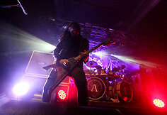 &bdquo;Arch Enemy&ldquo; koncerto akimirka