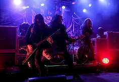 &bdquo;Arch Enemy&ldquo; koncerto akimirka