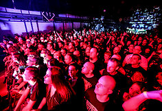 &bdquo;Arch Enemy&ldquo; koncerto akimirka