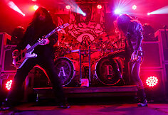 &bdquo;Arch Enemy&ldquo; koncerto akimirka