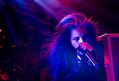 &bdquo;Arch Enemy&ldquo; koncerto akimirka