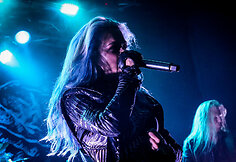 &bdquo;Arch Enemy&ldquo; koncerto akimirka