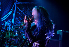 &bdquo;Arch Enemy&ldquo; koncerto akimirka