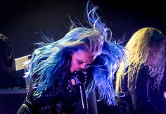 &bdquo;Arch Enemy&ldquo; koncerto akimirka