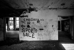 Kultūros namų griuvėsiuose jaunimas įsirengė krep&scaron;inio aik&scaron;telę