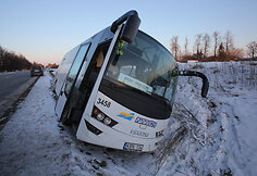 Biržų rajone nuo kelio nuslydo mar&scaron;rutinis autobusas