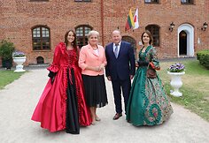Kauno rajono meras Valerijus Makūnas ir Birštono merė Nijolė Dirginčienė su Kauno rajono TVIC direktore Aiste Sinkevičiene ir jos pavaduotoja Rima Noreikaite