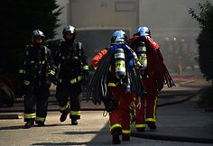 Svarbioje Paryžiaus traukinių stotyje dėl didžiulio gaisro paralyžiuotas eismas