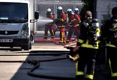 Svarbioje Paryžiaus traukinių stotyje dėl didžiulio gaisro paralyžiuotas eismas