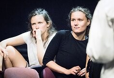 Spektaklio &bdquo;Durys&ldquo; repeticija: Ugnė &Scaron;iaučiūnaitė ir Žygimantė Jak&scaron;taitė