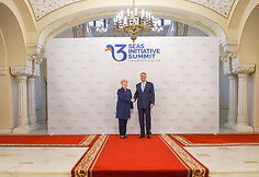 Prezidentė dalyvavo Trijų jūrų iniciatyvos vir&scaron;ūnių susitikime Bukare&scaron;te