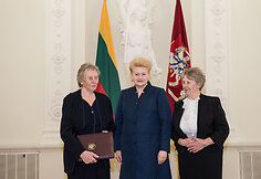 Prezidentė įteikė Žūvančiųjų gelbėjimo kryžius